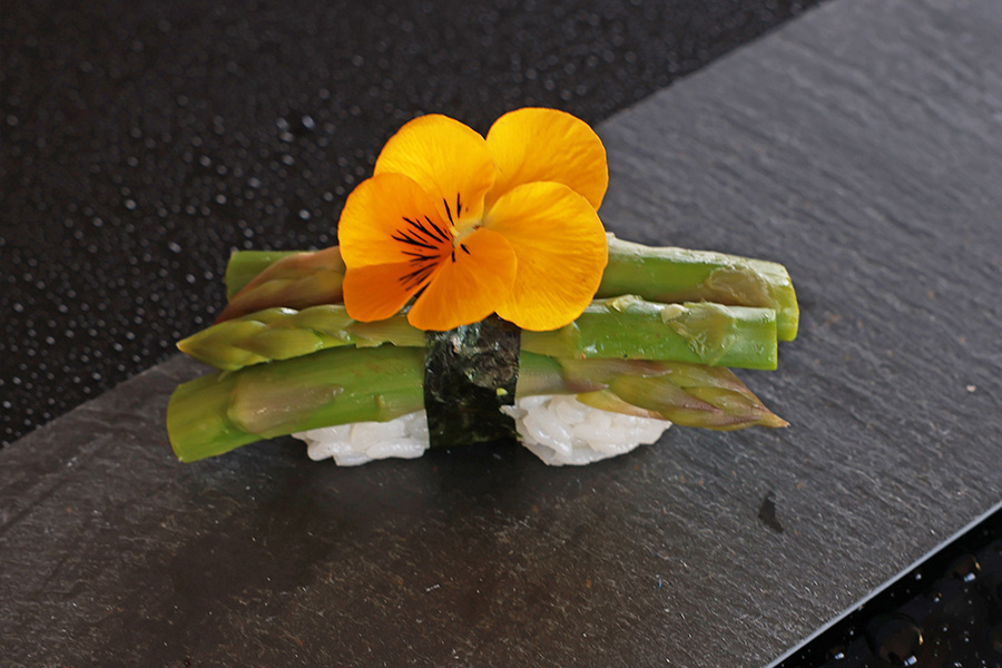Spargel nigiri 213A2590
